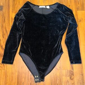Ann Taylor Women’s Black Velvet Long Sleeve Bodysuit Size Medium.